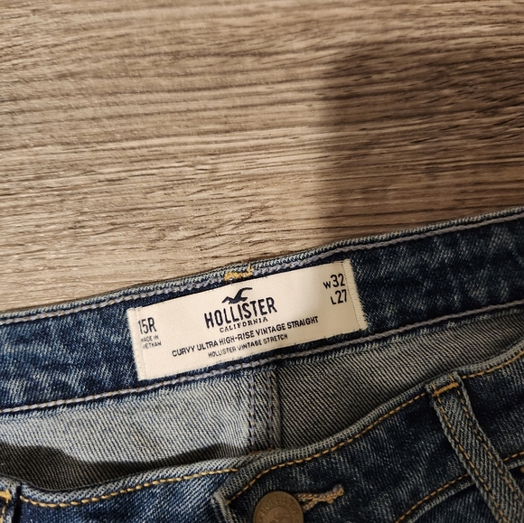 Hollister High-Rise Vintage Straight Jeans - Picture 3 of 4